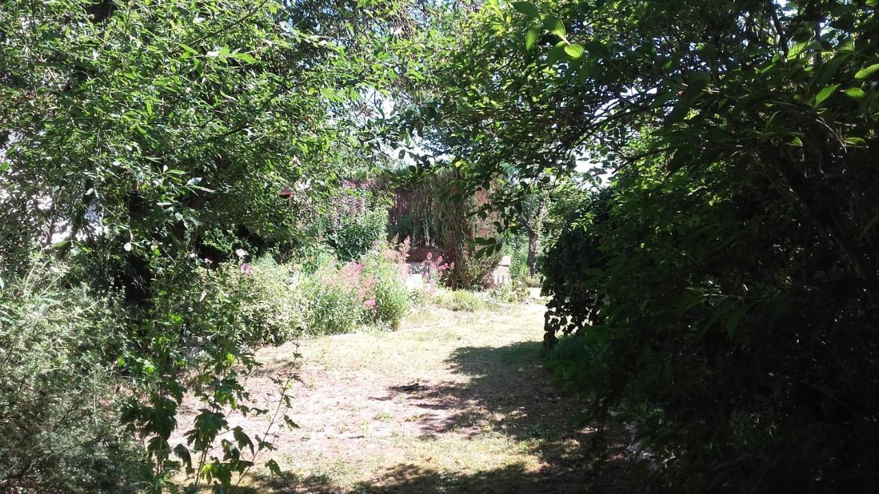 Chambres Du Jardin Fleuri Saint-Aubin-lès-Elbeuf Exterior foto