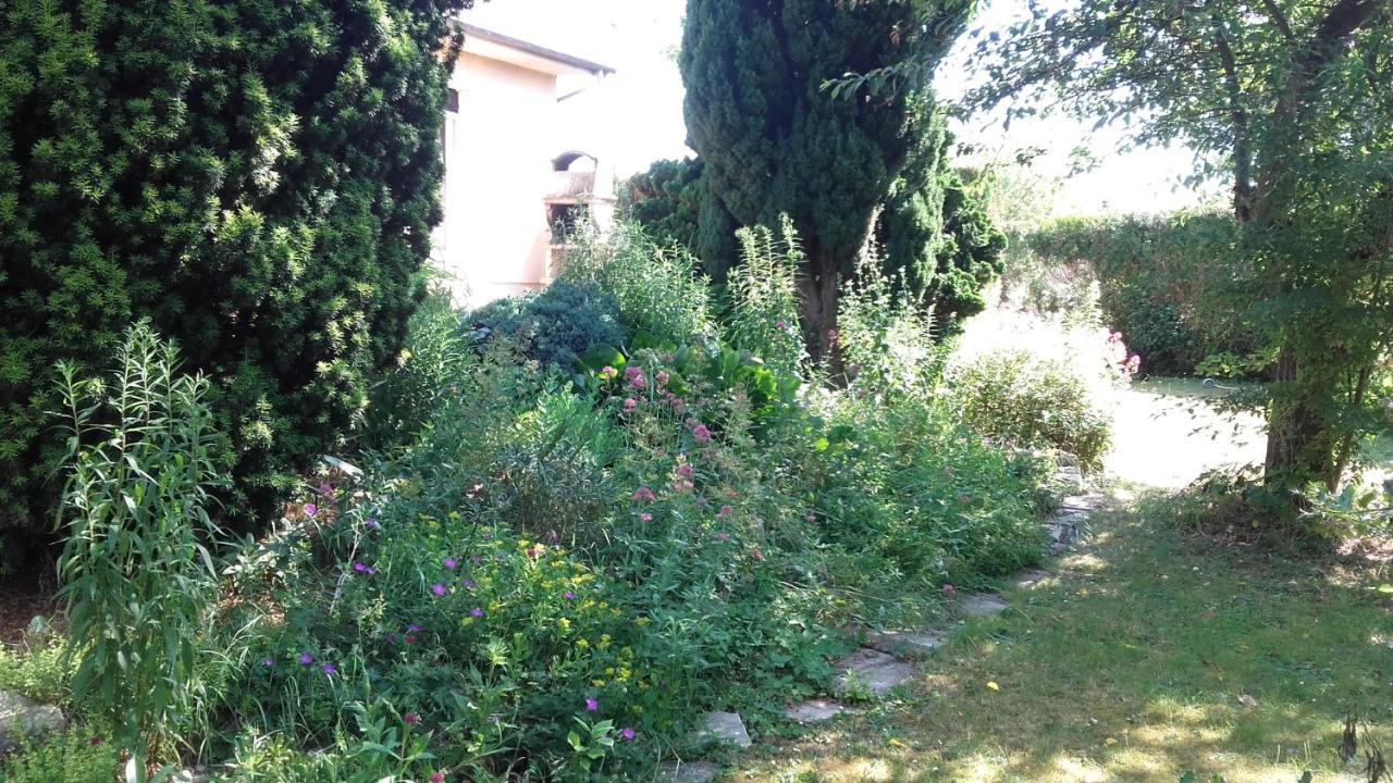 Chambres Du Jardin Fleuri Saint-Aubin-lès-Elbeuf Exterior foto